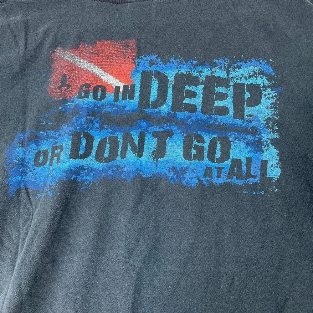 Vintage Scuba Diving T Shirt Mens XL Black Go In Deep Graphic Y2K Gildan Tee